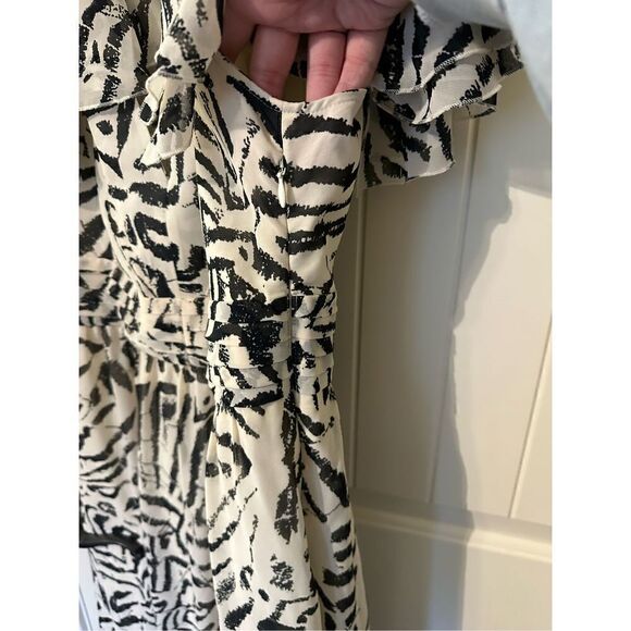 NWOT Banana Republic Black/White Printed Ruffle Sleeve Maxi Dress - Size 6 - 629 - Picture 10 of 12